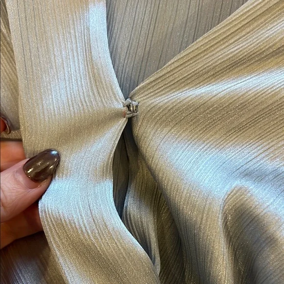 Elegant Silver Twist-Front Blouse - Picture 5 of 6
